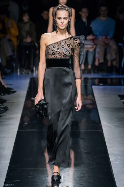 Look 100